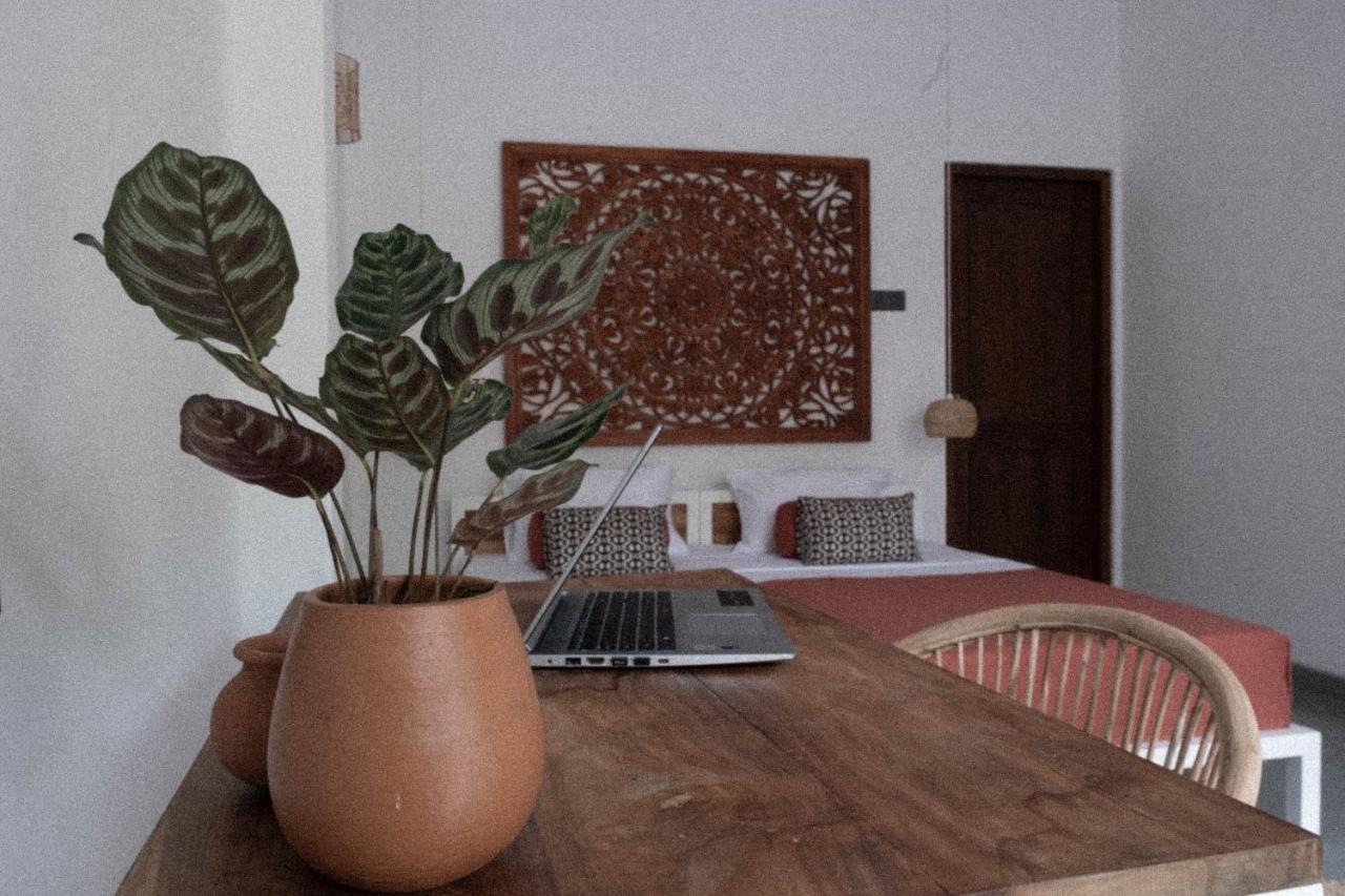 Clics Coliving & Coworking Hotell Dikwella Exteriör bild